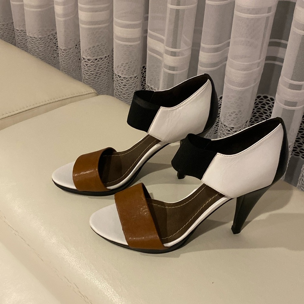 Claire Flowers shoes. Like new, wear for a couple hours.9